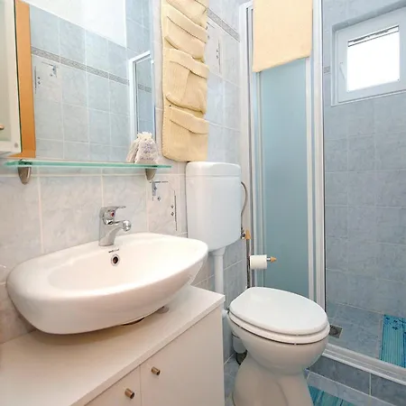 Дом отдыха Picturesque Escape With Pool And Sauna - Four Bedroom With Sauna And Pool