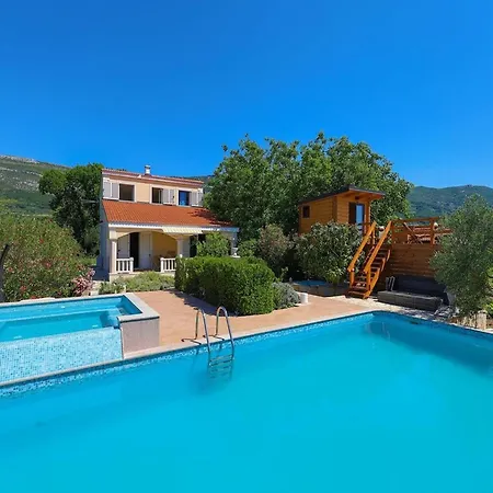 Picturesque Escape With Pool And Sauna - Four Bedroom With Sauna And Pool Кастель-Нови