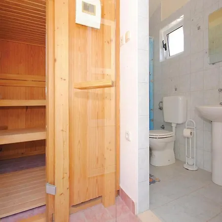 Picturesque Escape With Pool And Sauna - Four Bedroom With Sauna And Pool Дом отдыха *
