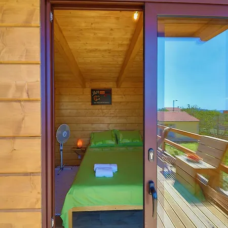 Дом отдыха Picturesque Escape With Pool And Sauna - Four Bedroom With Sauna And Pool Кастель-Нови