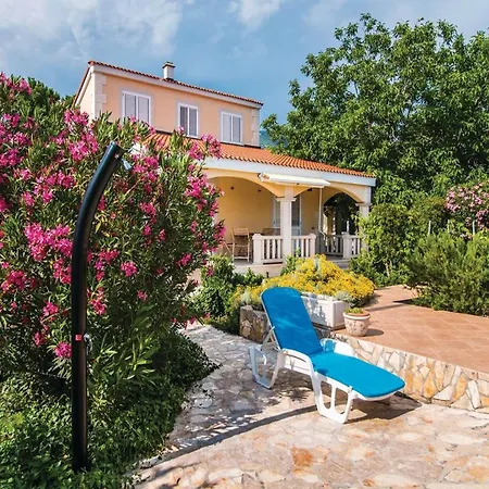 Picturesque Escape With Pool And Sauna - Four Bedroom With Sauna And Pool Дом отдыха