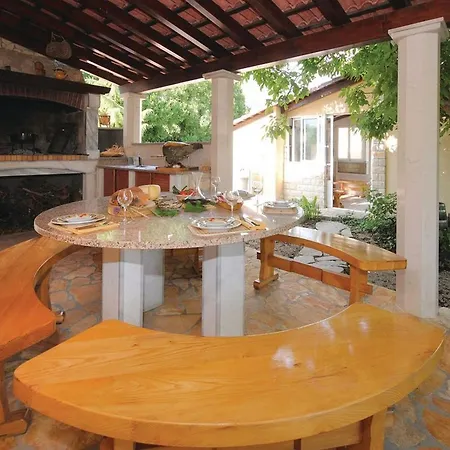 Дом отдыха Picturesque Escape With Pool And Sauna - Four Bedroom With Sauna And Pool *