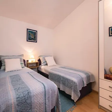 Picturesque Escape With Pool And Sauna - Four Bedroom With Sauna And Pool *